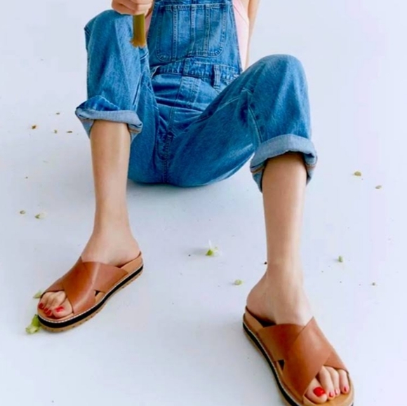 Madewell Shoes - The Dayna Lugsole Slide Sandal in English Saddle color Leather